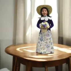 Byers' Choice - Woman with Flowers Caroler<Byers Choice Best