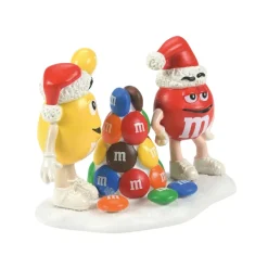 - North Pole Village - M And M Building A Tree Of Our Own<Department 56 Fashion