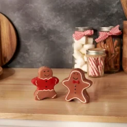 Gingerbread Salt/Pepper Set< Hot