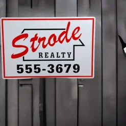 Halloween 1978 Strode Realty Sign< Fashion