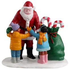 - Santa Gets A Hug - The Christmas Loft<Lemax Outlet