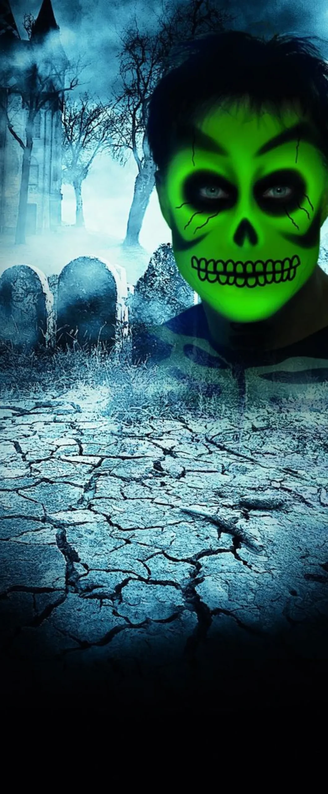 Light up the dark Halloween night with the Glow In The Dark Cream by Smiffys< Best