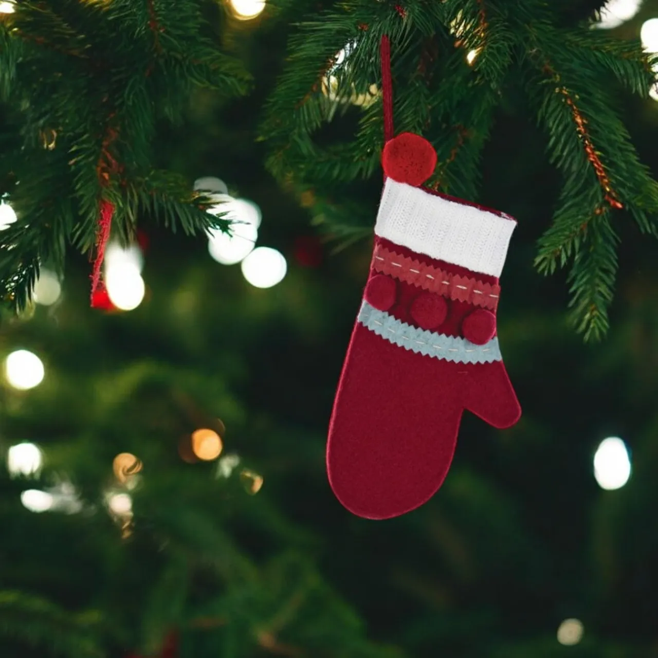 Mitten Ornament< Sale