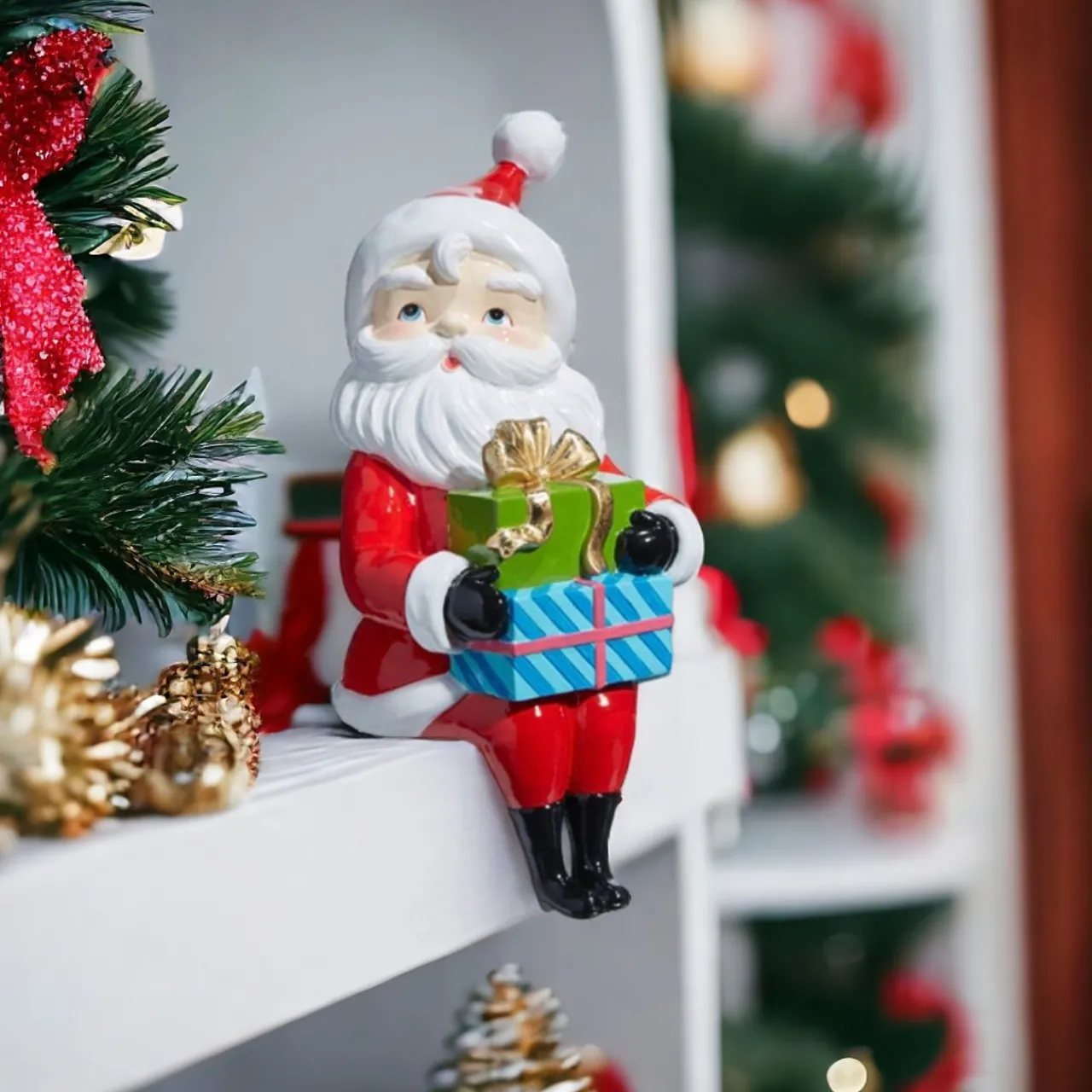 Retro Sitting Santa Figurine< Sale