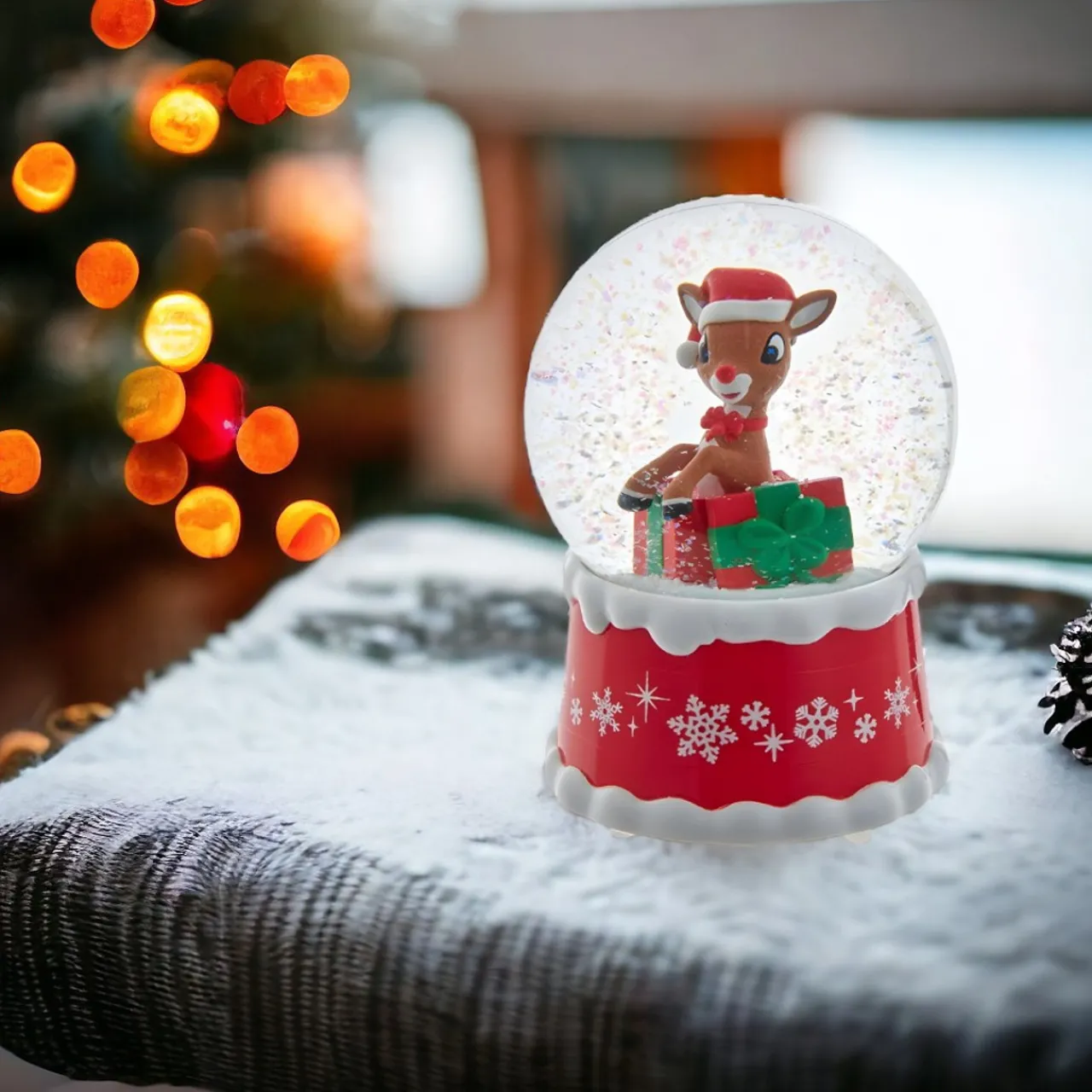 Rudolph The Red Nose Reindeer In Present Water Globe<Kurt Adler Online