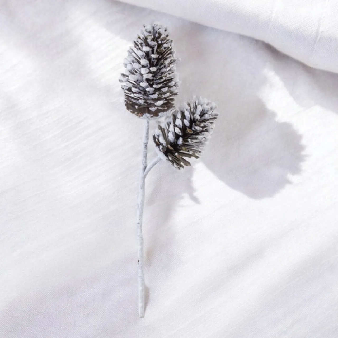 Snow-Tipped Pine Cone Spray< Fashion