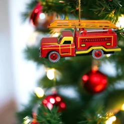 Tin Firetruck Ornament< New